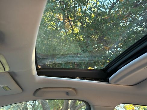 Used 2011 Honda Accord EX-L image 11