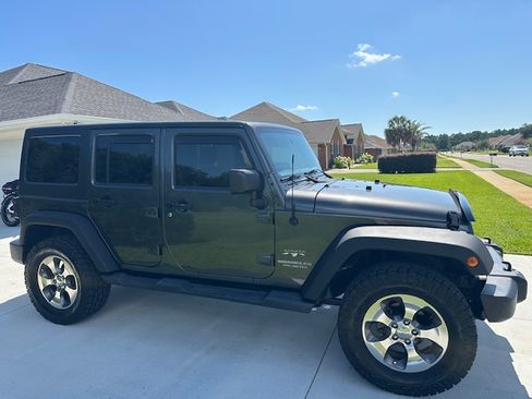 Used 2016 Jeep Wrangler Unlimited Sahara AWD/4WD image 2