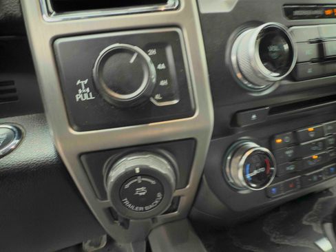 Used 2018 Ford F150 Platinum w/ Equipment Group 701A Luxury image 16