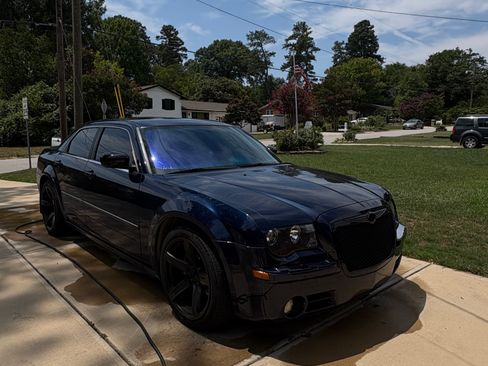 Used 2005 Chrysler 300 C w/ Navigation & Sound Group II RWD image 1