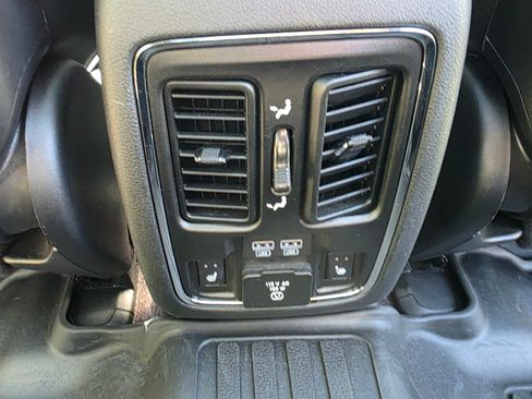 Used 2018 Jeep Grand Cherokee Overland image 17