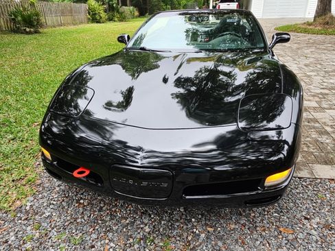 Used 2001 Chevrolet Corvette Convertible w/ Preferred Equipment Group2 RWD image 2