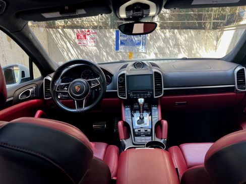 Used 2017 Porsche Cayenne image 10