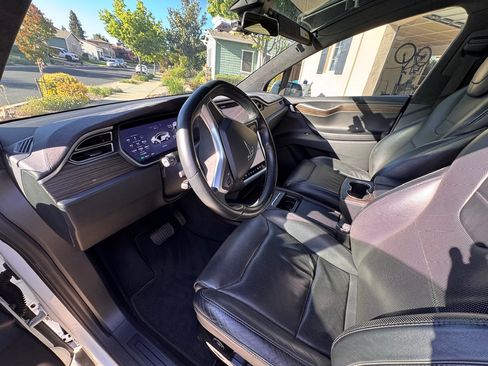 Used 2016 Tesla Model X 75D image 4