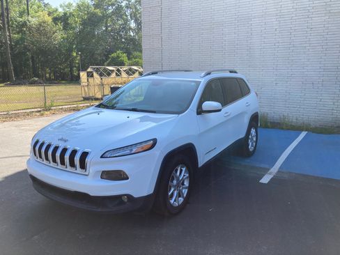 Used 2016 Jeep Cherokee Latitude w/ Comfort/Convenience Group image 2