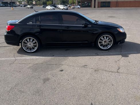 Used 2013 Chrysler 200 LX FWD image 5
