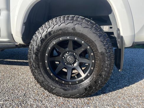 Used 2019 Toyota Tacoma TRD Sport w/ TRD Premium Sport Package RWD image 18