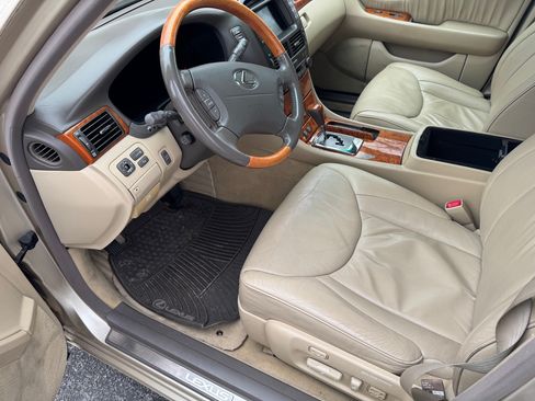Used 2005 Lexus LS 430 RWD image 12