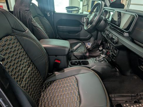 Used 2024 Jeep Gladiator Mojave image 11