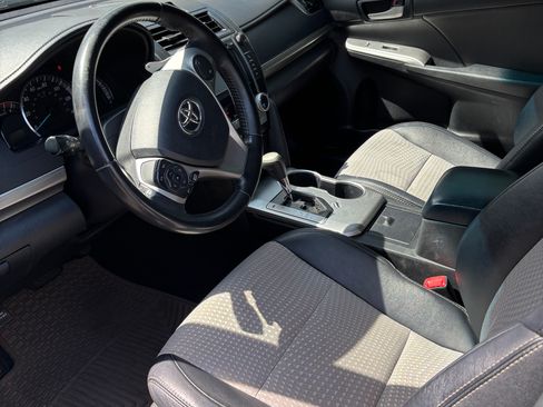 Used 2014 Toyota Camry SE image 2