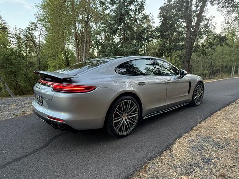 Used 2019 Porsche Panamera GTS AWD/4WD image 27