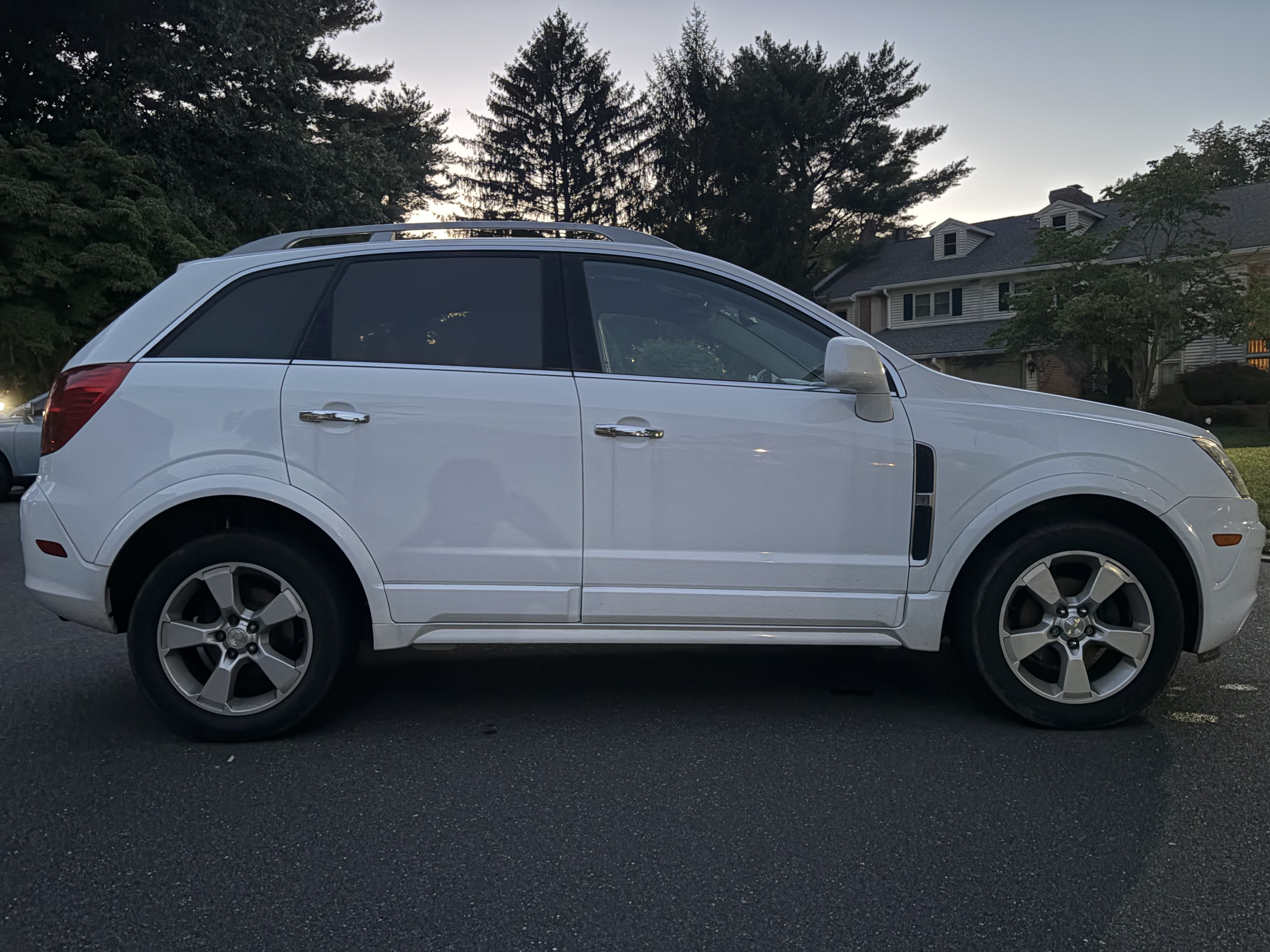 Used 2014 Chevrolet Captiva Sport LTZ FWD image 9