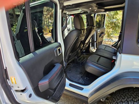 Used 2024 Jeep Wrangler Unlimited Rubicon w/ Capability Package image 10