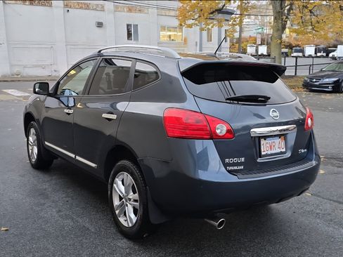 Used 2013 Nissan Rogue SV image 2