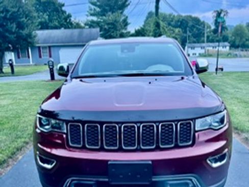 Used 2021 Jeep Grand Cherokee Limited w/ Sun & Sound Group RWD image 2