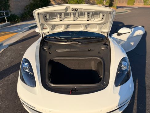 Used 2019 Porsche 718 Cayman RWD image 11