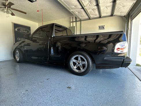 Used 2004 Ford F150 Lightning image 2