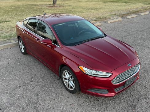 Used 2014 Ford Fusion SE image 2