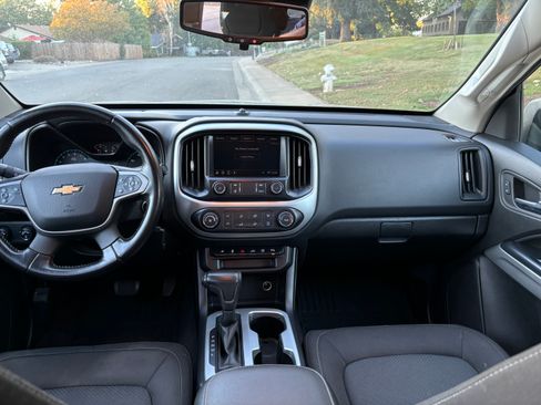 Used 2020 Chevrolet Colorado LT w/ Safety Package image 12