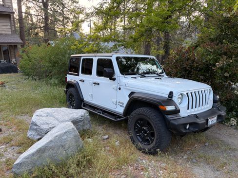 Used 2019 Jeep Wrangler Unlimited Sport S AWD/4WD image 5