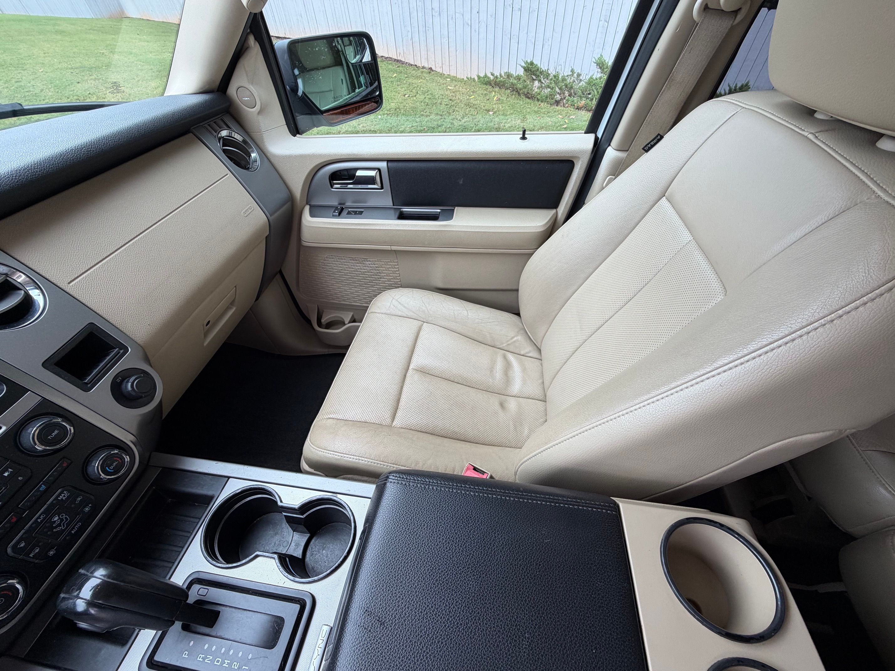 Used 2017 Ford Expedition XLT w/ Equipment Group 202A RWD image 21