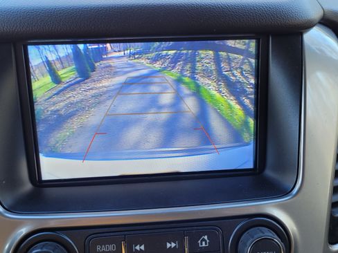 Used 2020 Chevrolet Suburban LT w/ Luxury Package image 14