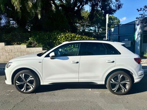 Used 2024 Audi Q3 2.0T Premium Plus image 2