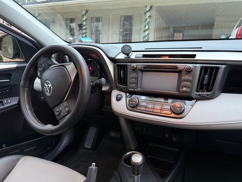 Used 2015 Toyota RAV4 Limited image 13