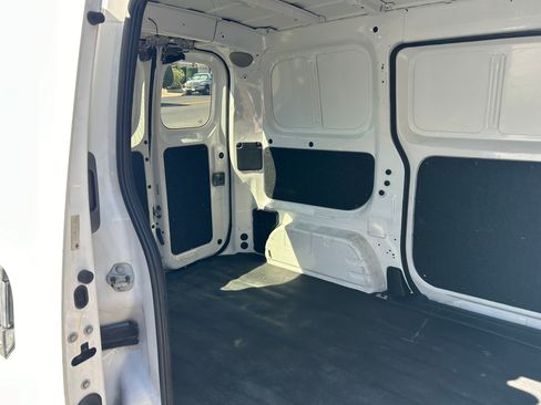 Used 2015 Nissan NV200 S w/ Back Door Glass Package image 8