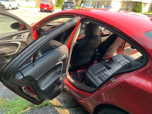 Used 2012 Buick Regal Leather image 9