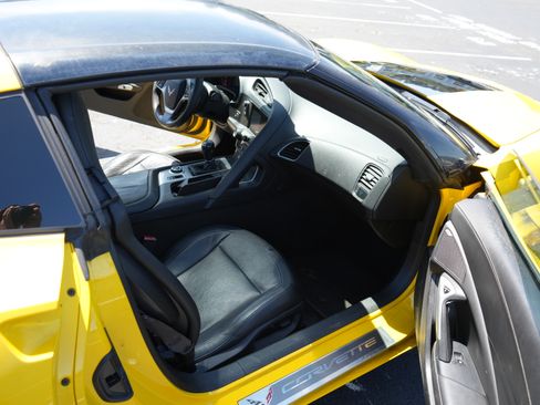 Used 2015 Chevrolet Corvette Stingray Coupe RWD image 8