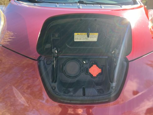 Used 2015 Nissan Leaf SV w/ LED & Quick Charge Package image 18