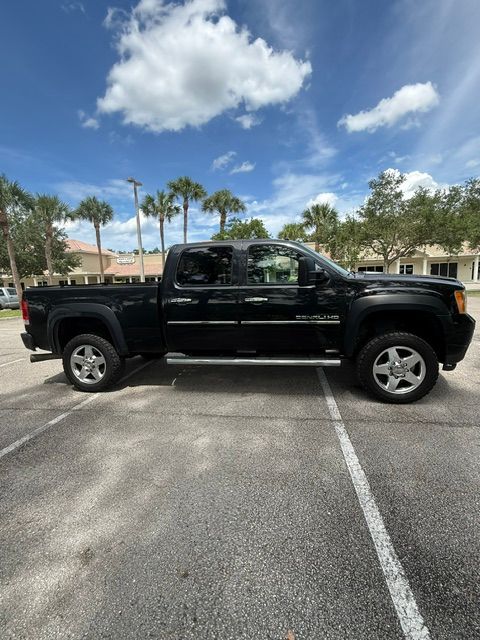 Used 2013 GMC Sierra 2500 Denali w/ Suspension Package, Off-Road AWD/4WD image 4