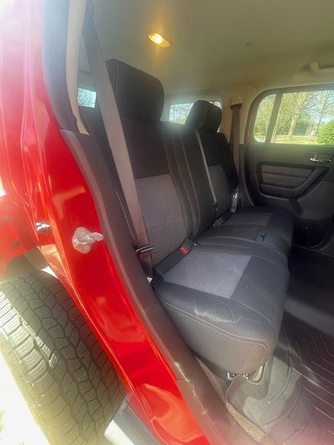 Used 2010 HUMMER H3 AWD/4WD image 24