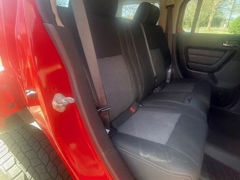 Used 2010 HUMMER H3 image 21