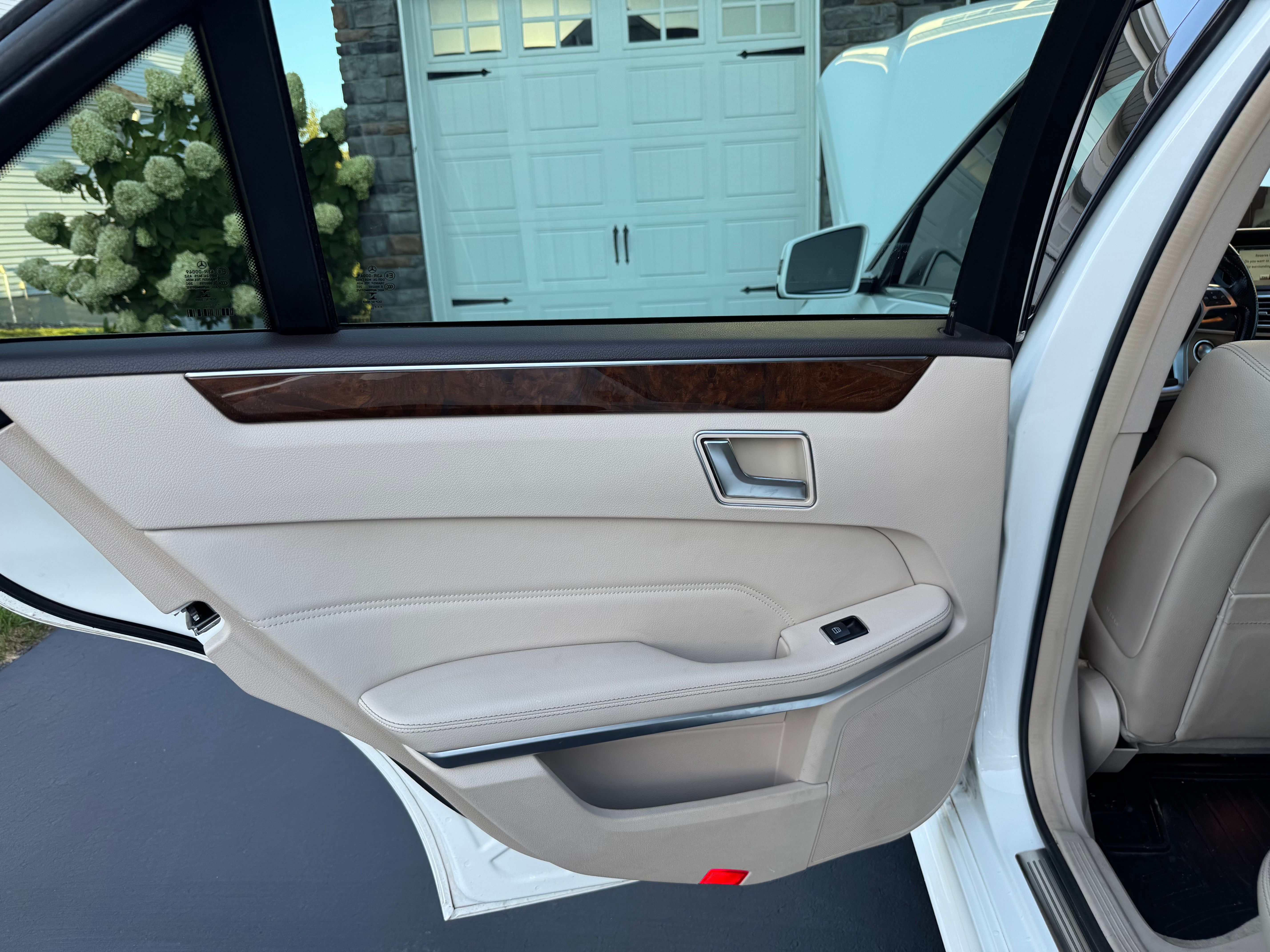 Used 2014 Mercedes-Benz E 350 4MATIC Sedan image 19