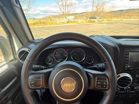 Used 2015 Jeep Wrangler Unlimited Sahara image 17