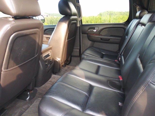 Used 2011 Chevrolet Avalanche LT w/ Luxury Package AWD/4WD image 22