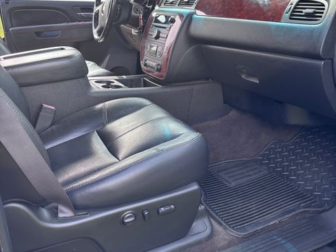 Used 2011 Chevrolet Silverado 2500 LTZ w/ LTZ Plus Package image 10