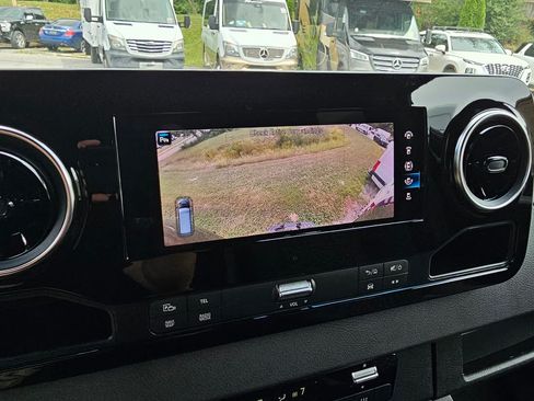 Used 2023 Mercedes-Benz Sprinter 2500 image 22