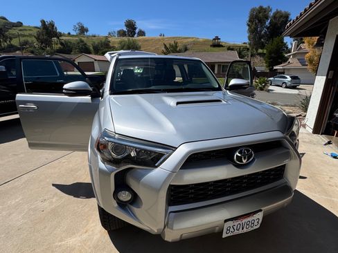 Used 2018 Toyota 4Runner TRD Off-Road Premium w/ Convenience Package image 5