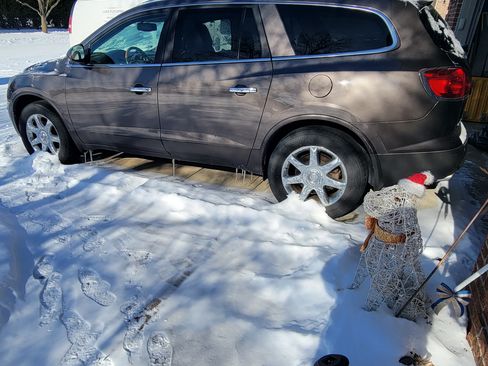 Used 2010 Buick Enclave CXL w/ Trailering Provision Package image 7