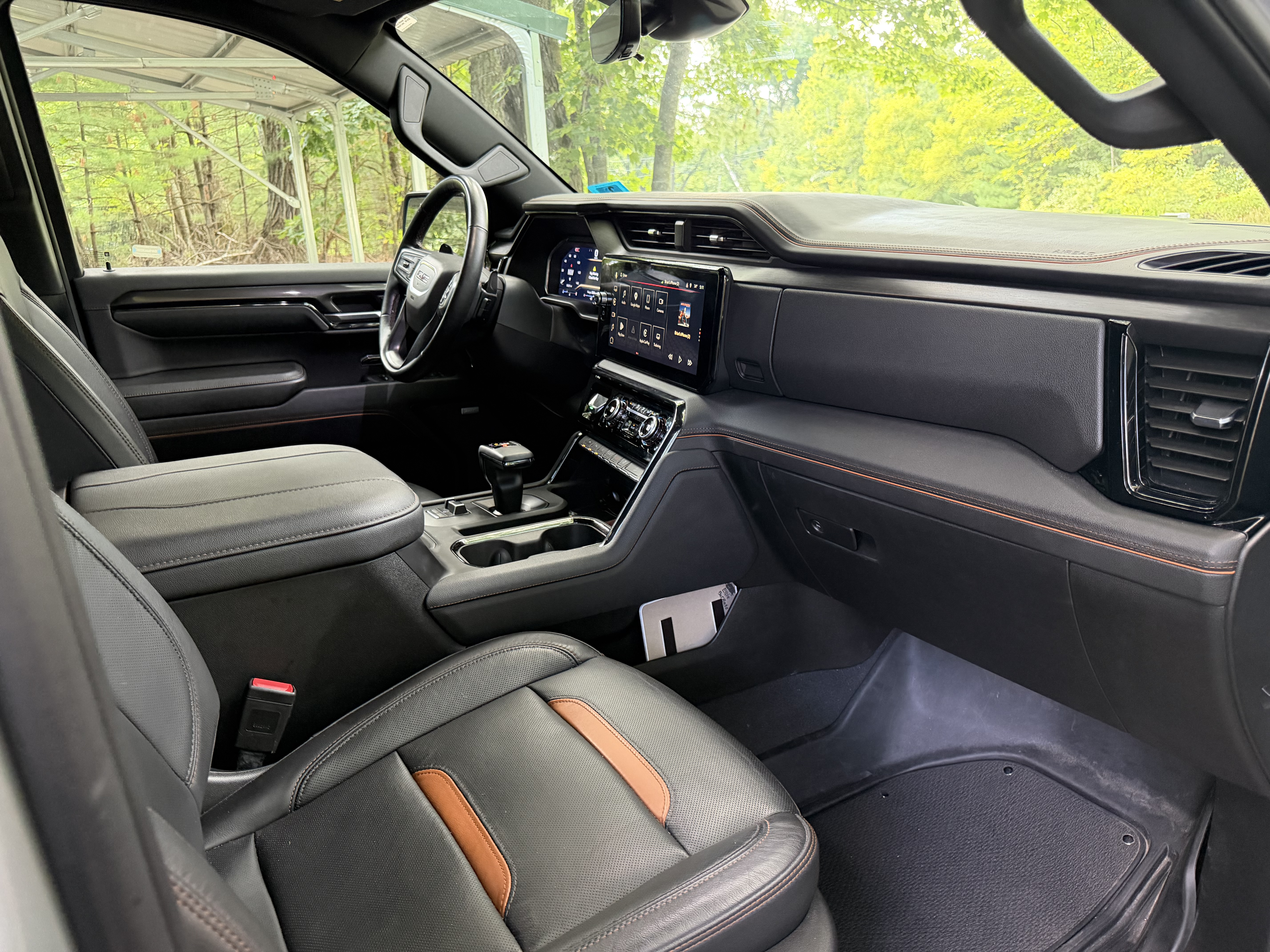 Used 2024 GMC Sierra 1500 AT4 w/ Technology Package AWD/4WD image 11