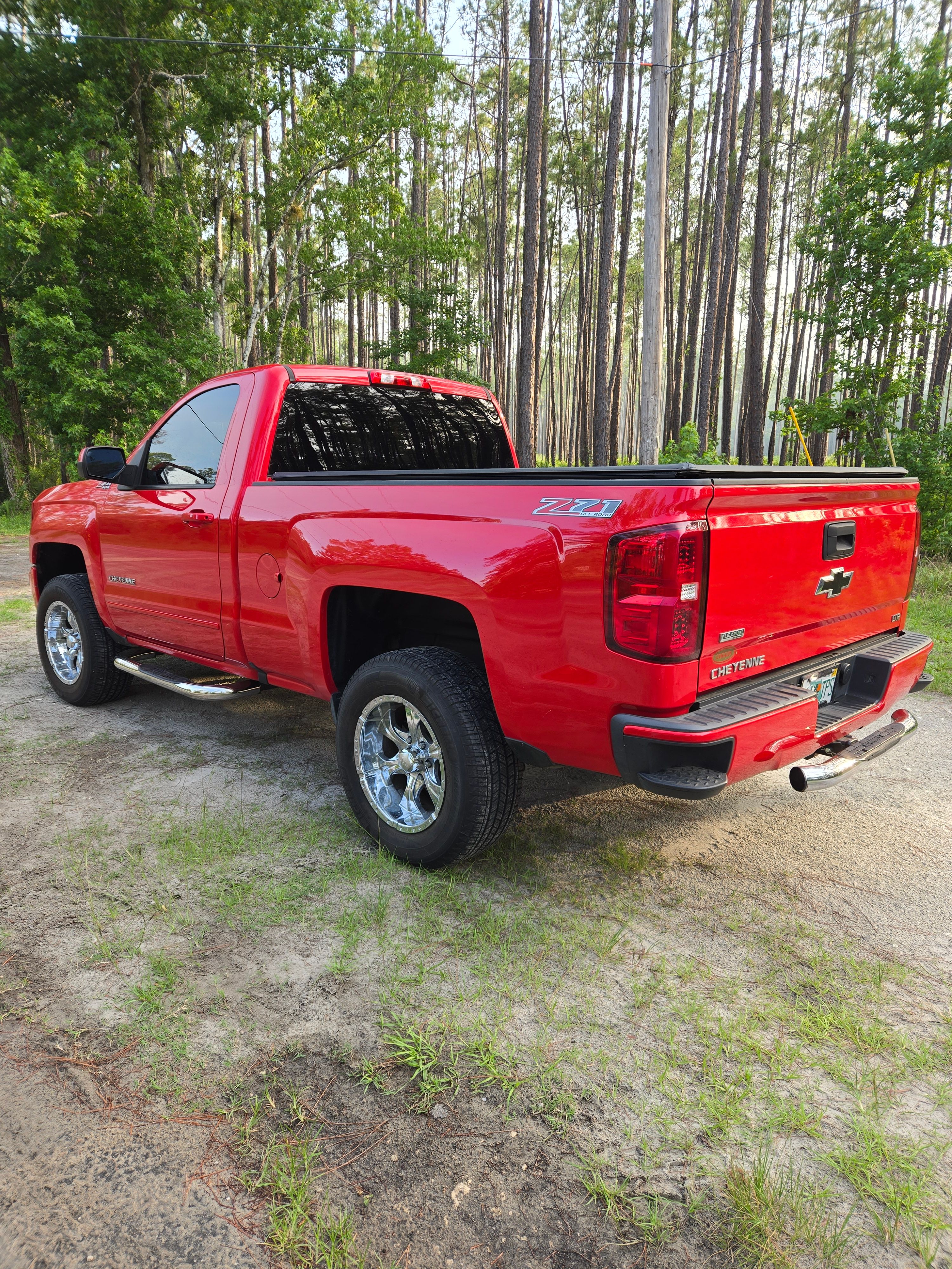 Used 2017 Chevrolet Silverado 1500 LT AWD/4WD image 6