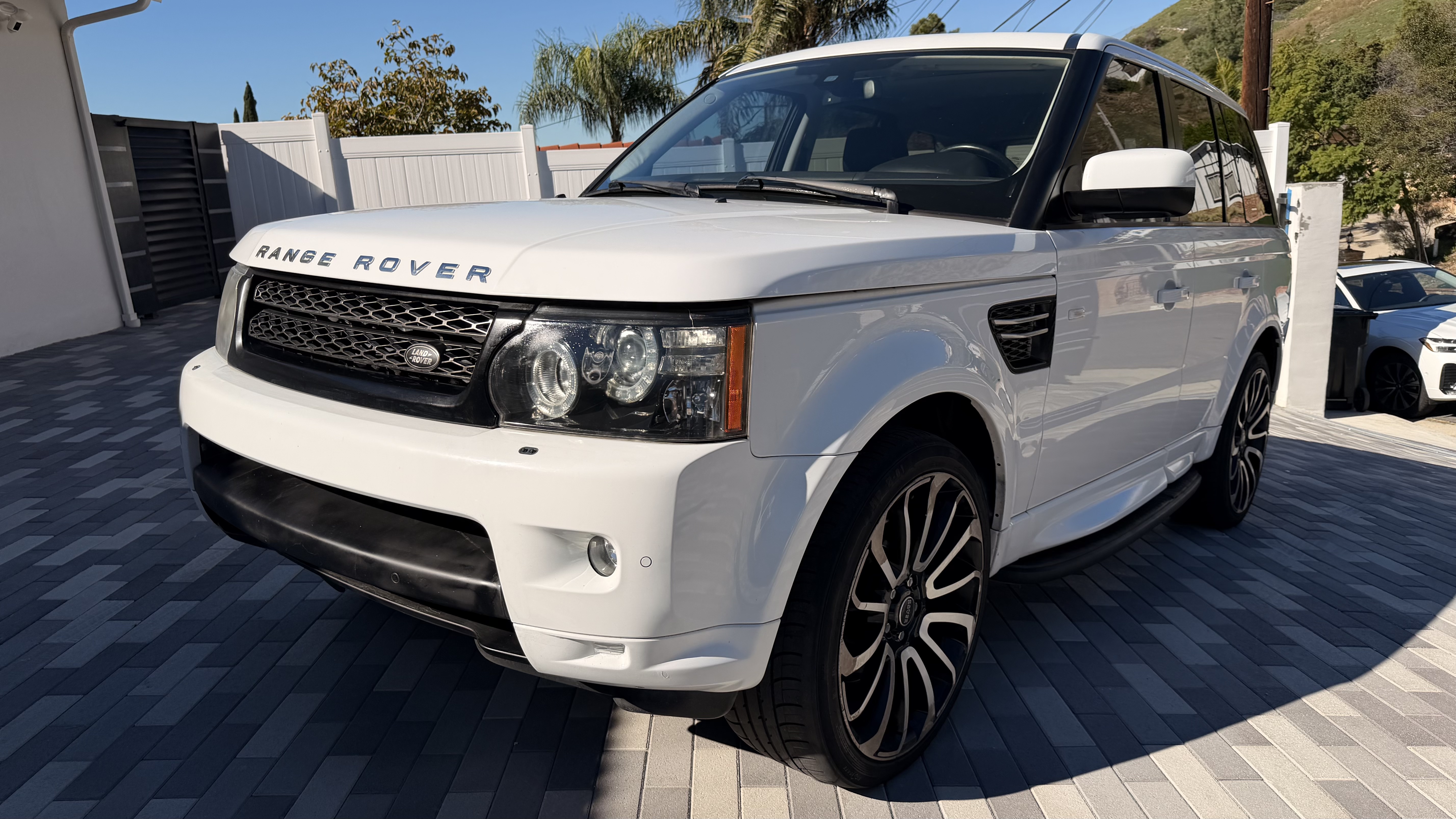 Used 2012 Land Rover Range Rover Sport HSE AWD/4WD image 6