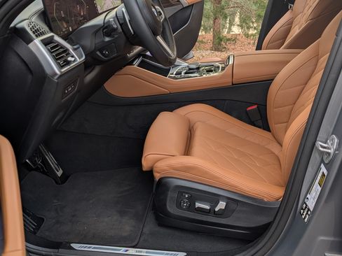 Used 2025 BMW X6 xDrive40i w/ Premium Package image 15