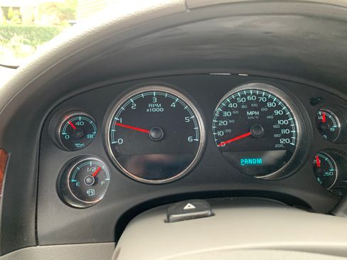 Used 2009 Chevrolet Avalanche LTZ image 17