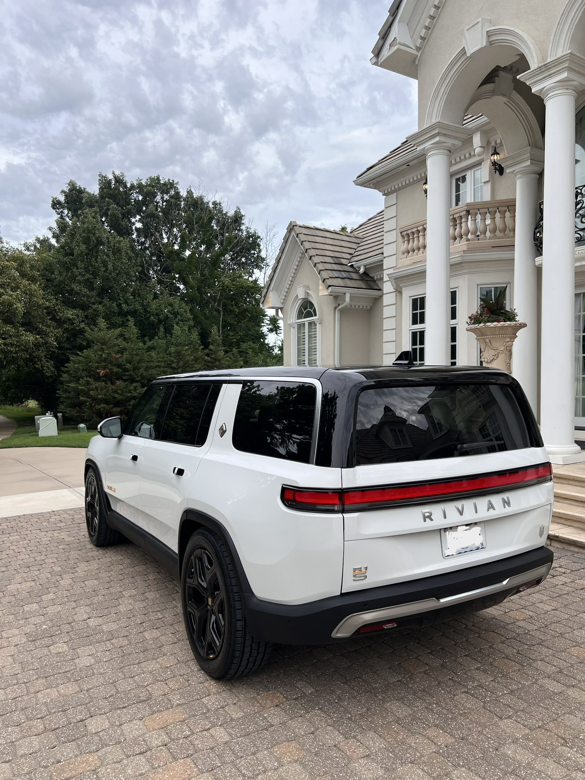 Used 2023 Rivian R1S Adventure Quad AWD/4WD image 1