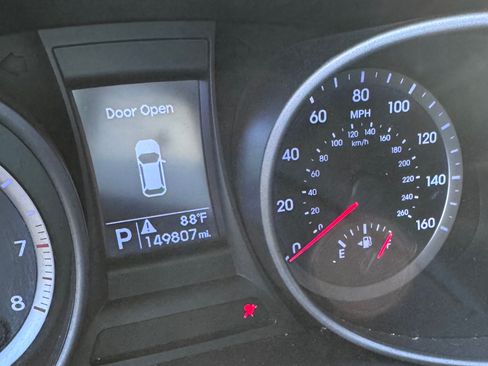 Used 2015 Hyundai Santa Fe Sport image 8