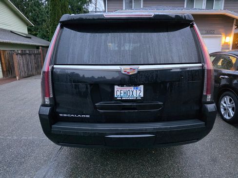 Used 2020 Cadillac Escalade ESV Platinum image 8